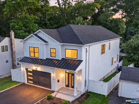 43 Oakwood Avenue