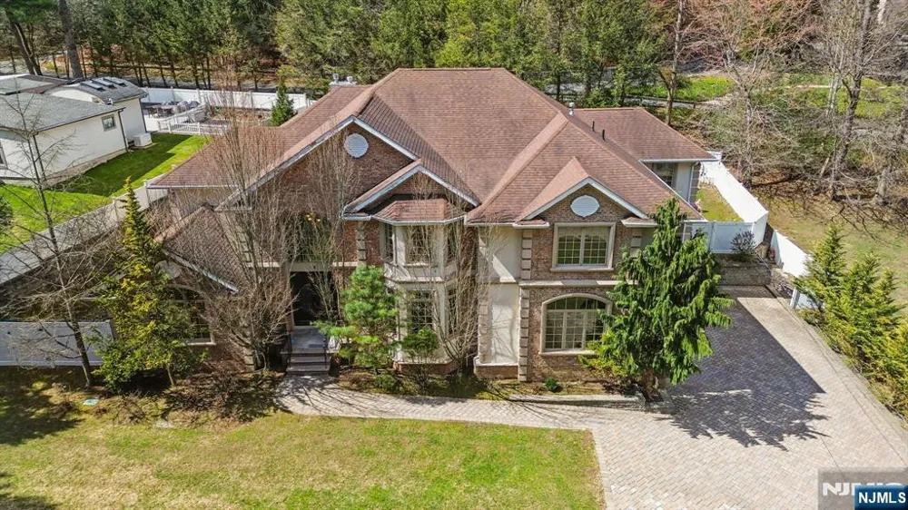 14 O Shaughnessy Lane Closter, NJ 07624