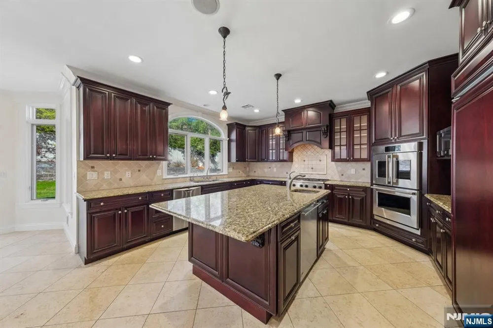 14 O Shaughnessy Lane Closter, NJ 07624