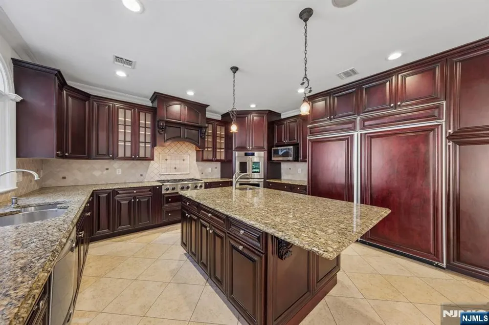 14 O Shaughnessy Lane Closter, NJ 07624