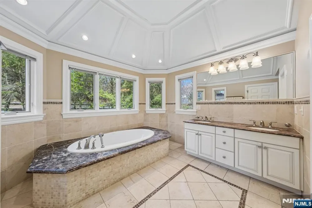 14 O Shaughnessy Lane Closter, NJ 07624