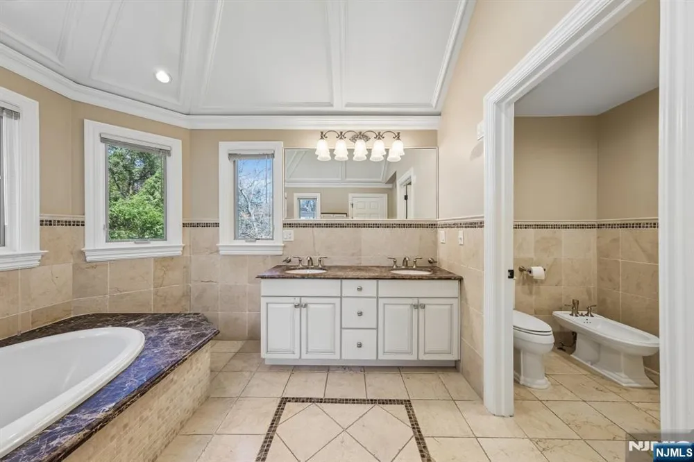 14 O Shaughnessy Lane Closter, NJ 07624