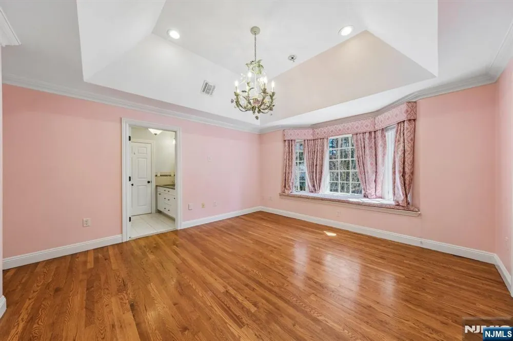 14 O Shaughnessy Lane Closter, NJ 07624