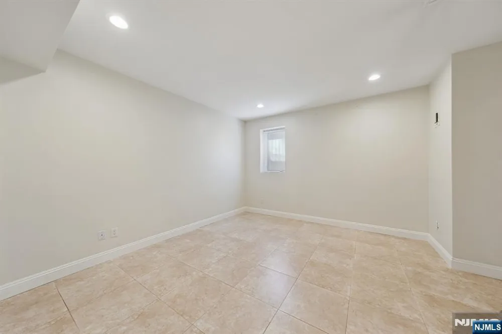 14 O Shaughnessy Lane Closter, NJ 07624