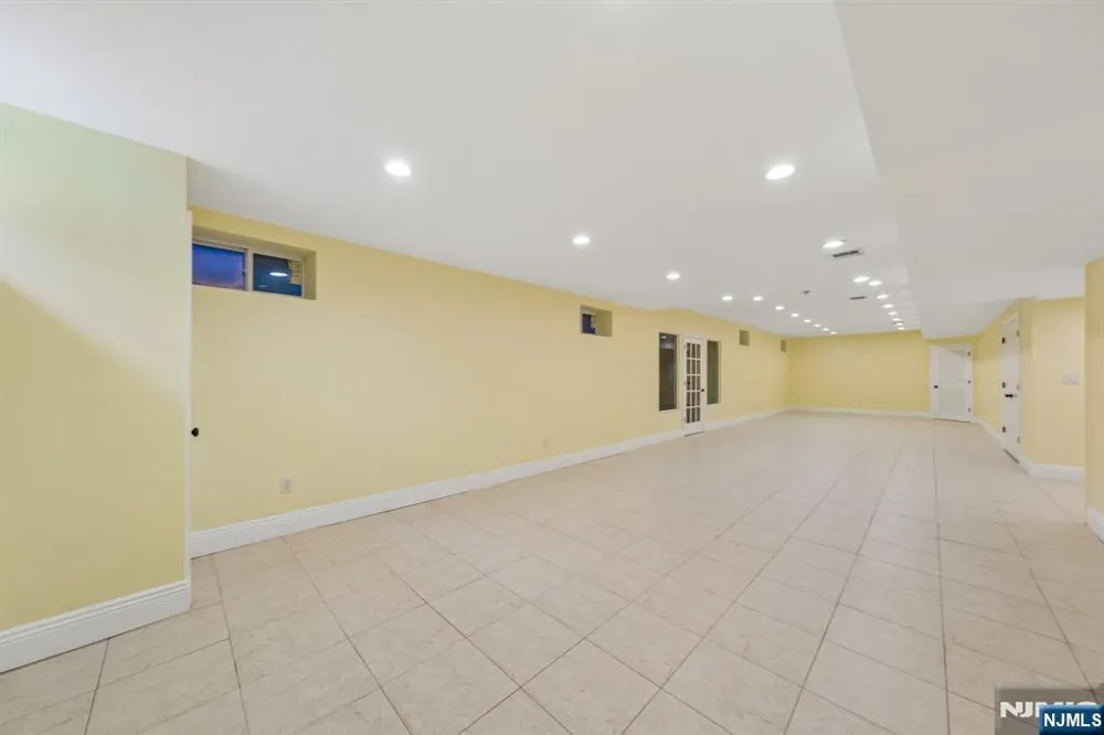 14 O Shaughnessy Lane Closter, NJ 07624
