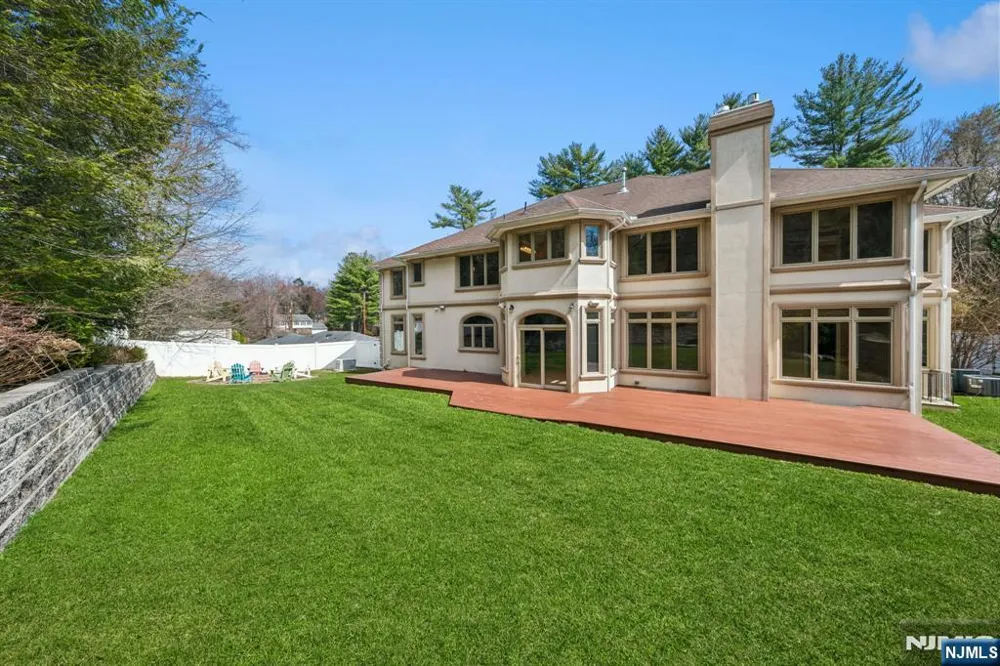 14 O Shaughnessy Lane Closter, NJ 07624