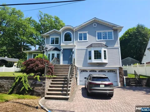 133 Reldyes Avenue