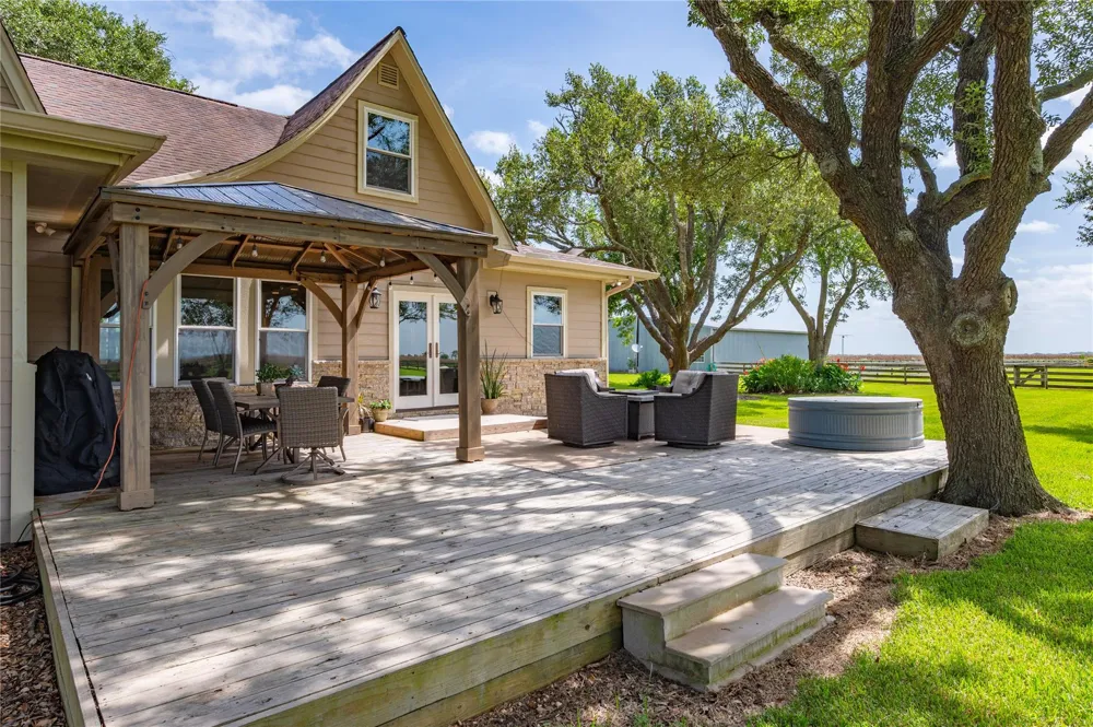 8711 County Road 403 El Campo, TX 77437