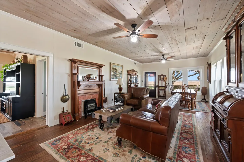 8711 County Road 403 El Campo, TX 77437