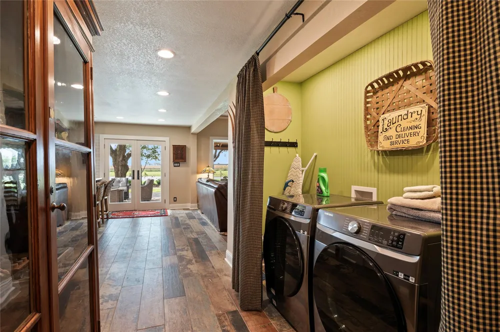 8711 County Road 403 El Campo, TX 77437