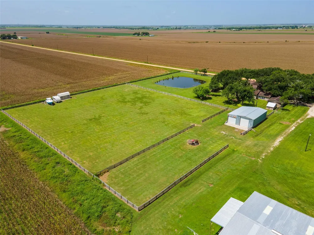 8711 County Road 403 El Campo, TX 77437
