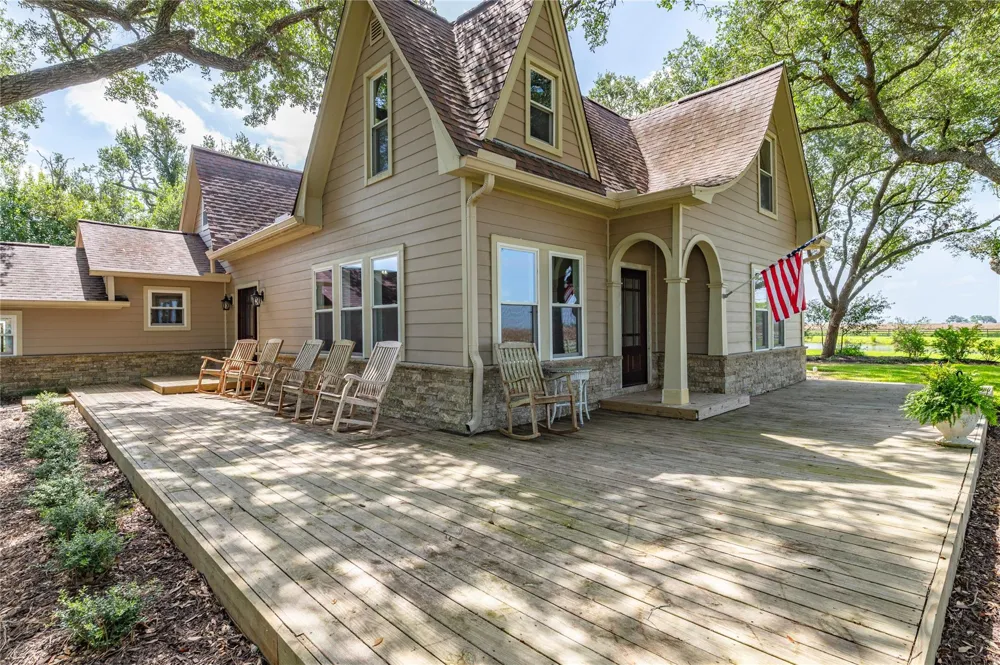 8711 County Road 403 El Campo, TX 77437