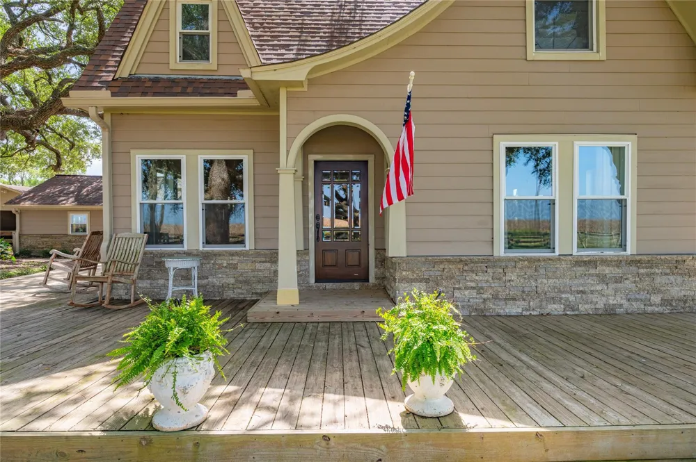 8711 County Road 403 El Campo, TX 77437