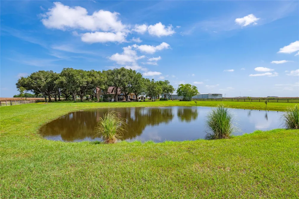 8711 County Road 403 El Campo, TX 77437