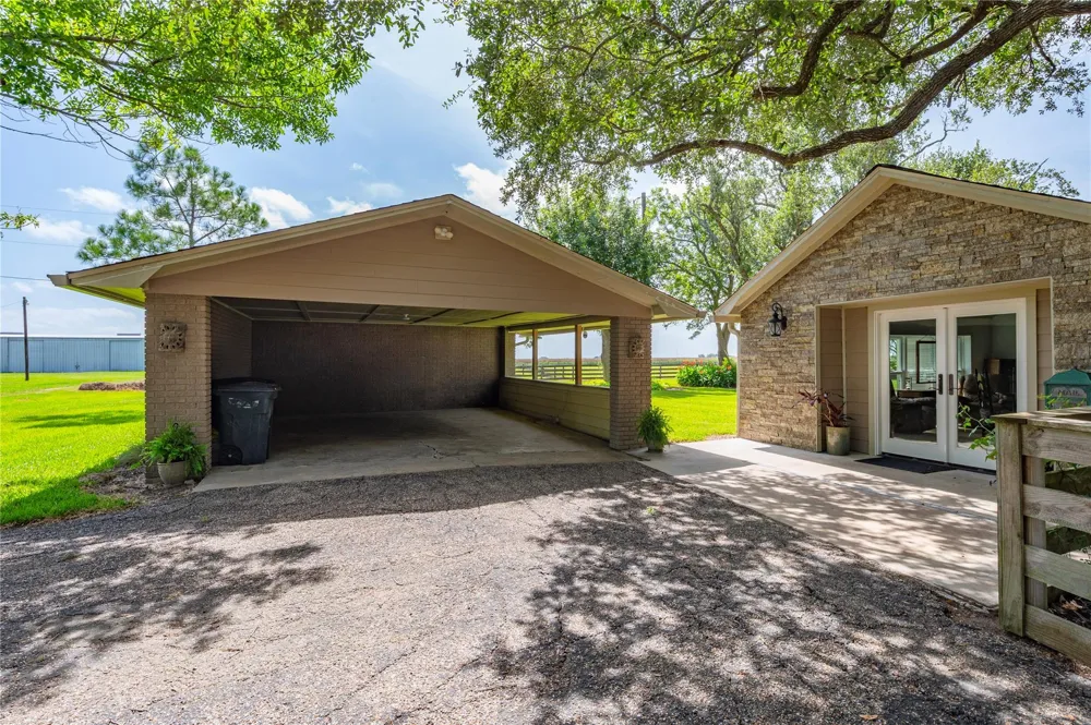 8711 County Road 403 El Campo, TX 77437