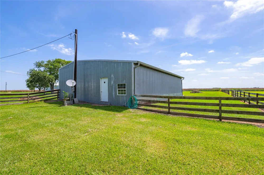 8711 County Road 403 El Campo, TX 77437