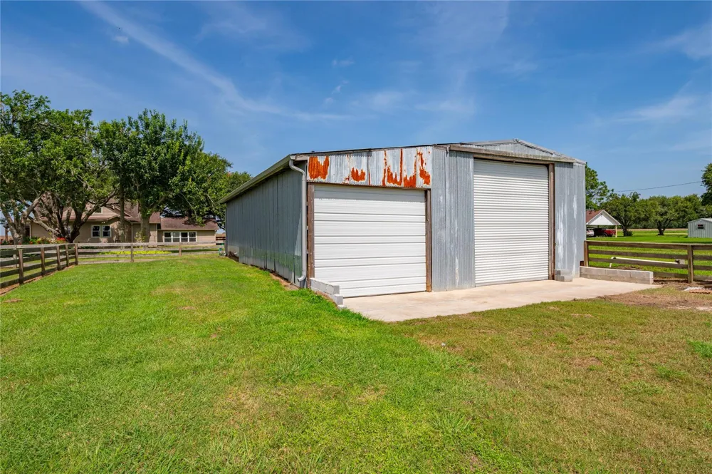8711 County Road 403 El Campo, TX 77437