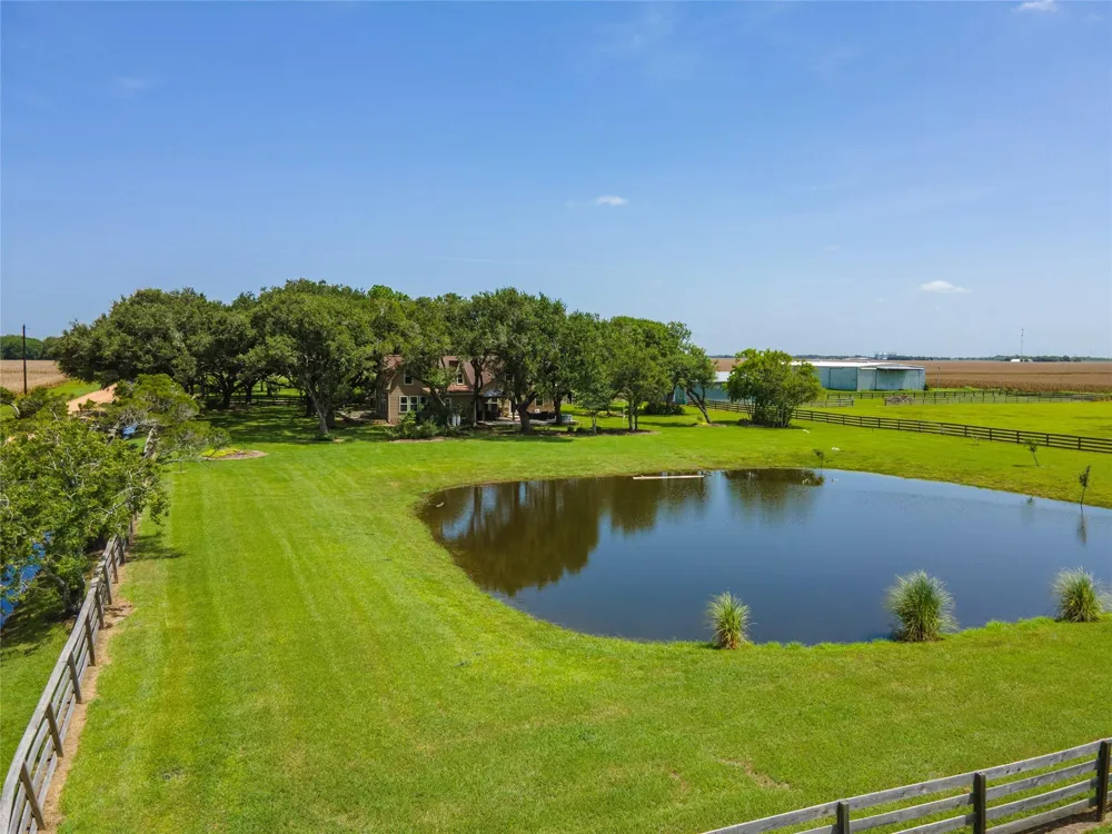 8711 County Road 403 El Campo, TX 77437