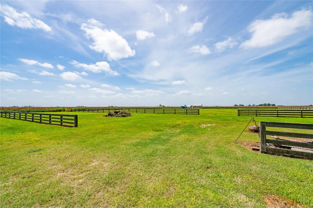 8711 County Road 403 El Campo, TX 77437