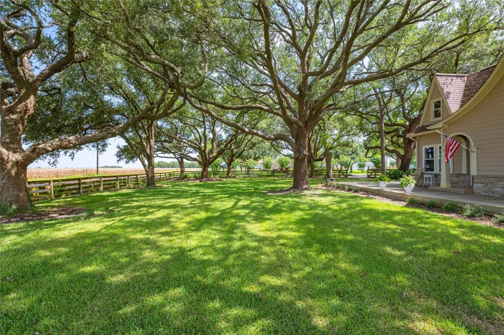 8711 County Road 403 El Campo, TX 77437