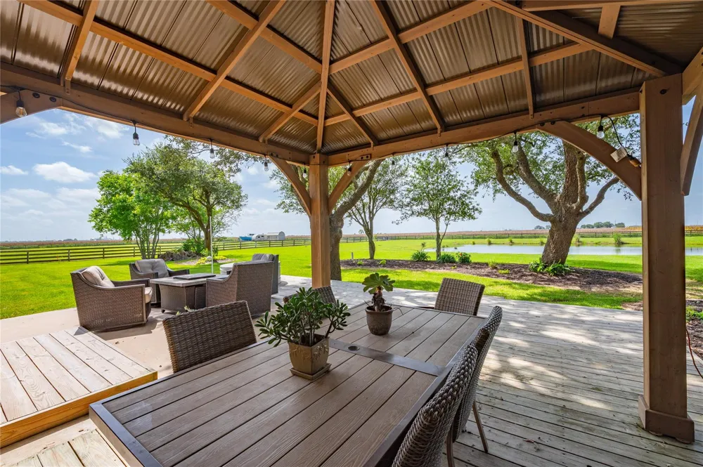 8711 County Road 403 El Campo, TX 77437