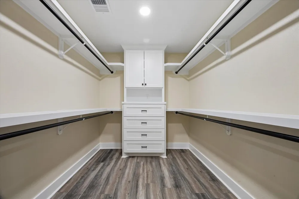 1190 County Road 146 Alvin, TX 77511