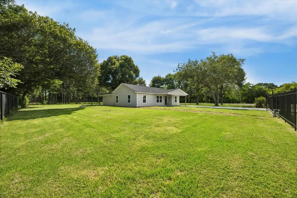 1190 County Road 146 Alvin, TX 77511