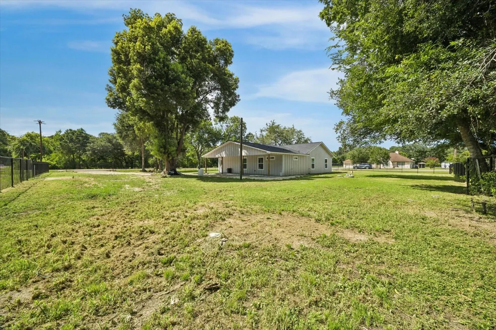 1190 County Road 146 Alvin, TX 77511