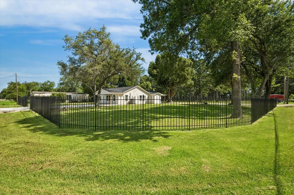 1190 County Road 146 Alvin, TX 77511