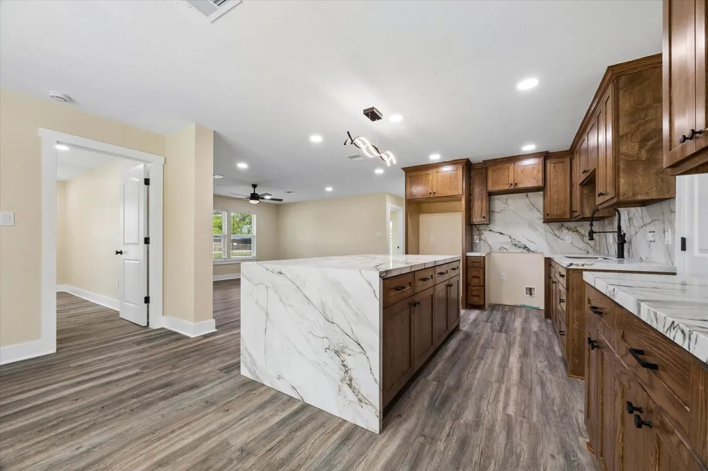 1190 County Road 146 Alvin, TX 77511