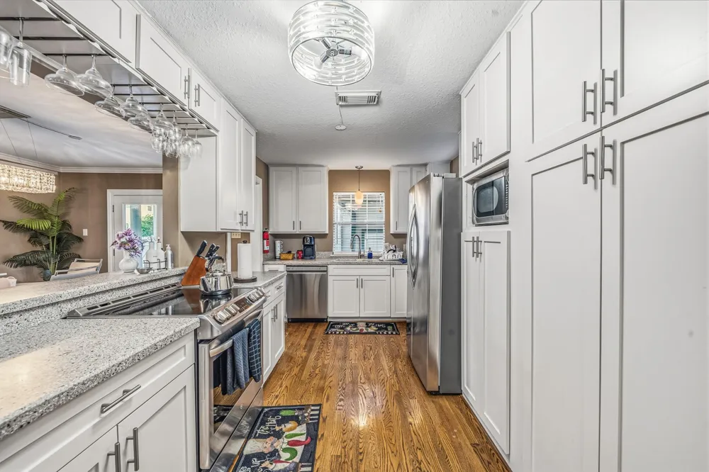 4401 Holt Street Bellaire, TX 77401