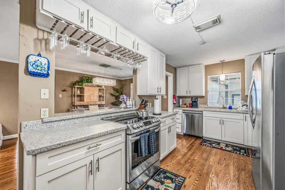4401 Holt Street Bellaire, TX 77401