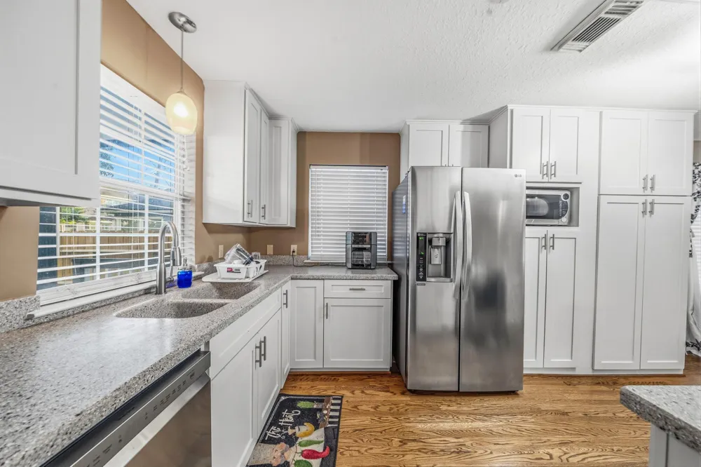 4401 Holt Street Bellaire, TX 77401