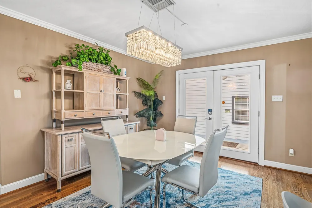 4401 Holt Street Bellaire, TX 77401