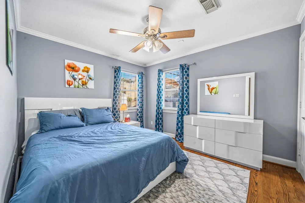 4401 Holt Street Bellaire, TX 77401
