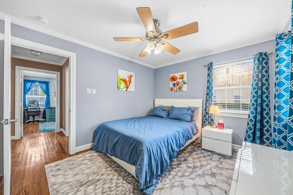 4401 Holt Street Bellaire, TX 77401
