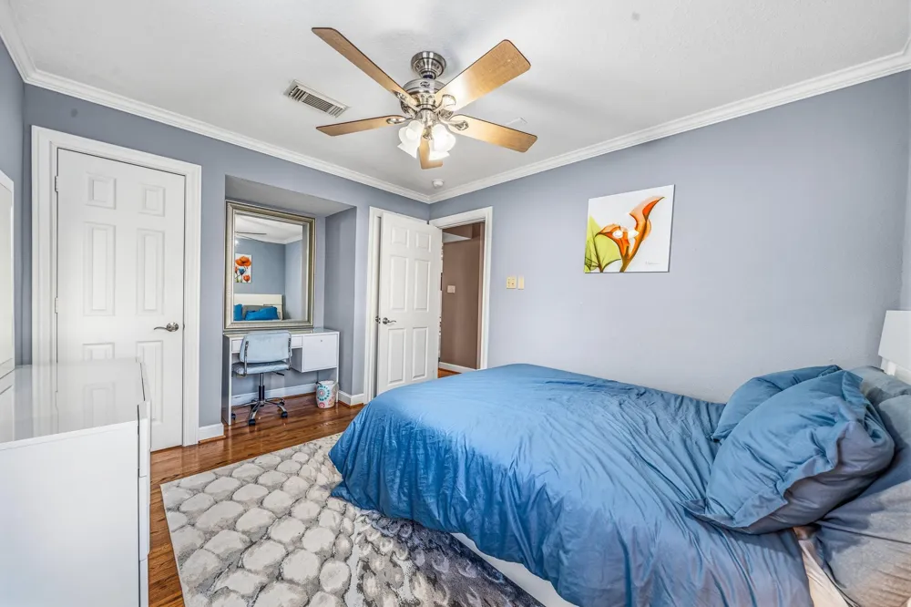 4401 Holt Street Bellaire, TX 77401