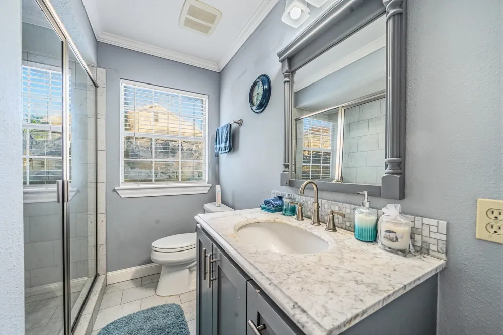 4401 Holt Street Bellaire, TX 77401
