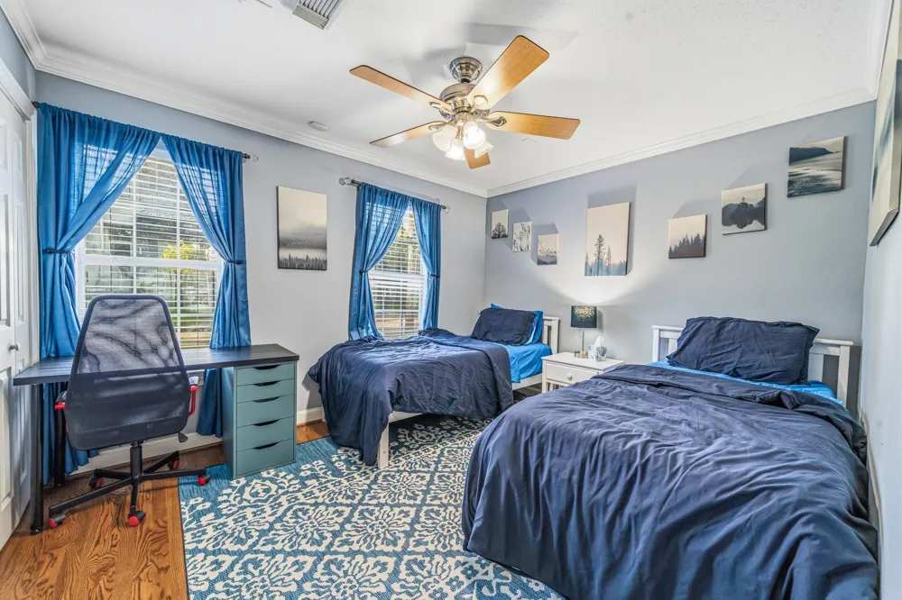 4401 Holt Street Bellaire, TX 77401