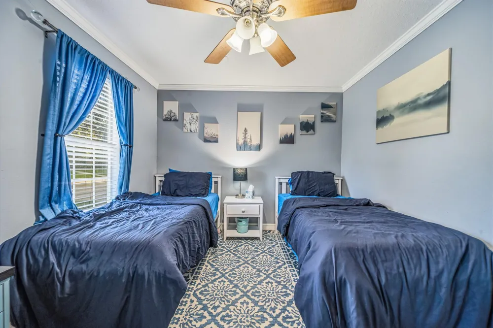 4401 Holt Street Bellaire, TX 77401