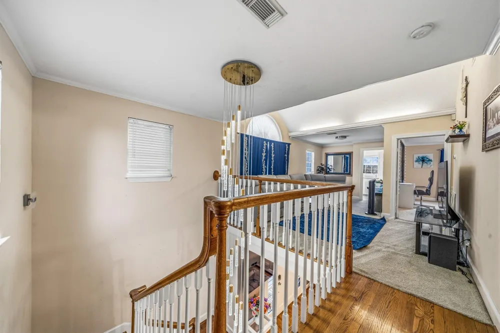 4401 Holt Street Bellaire, TX 77401