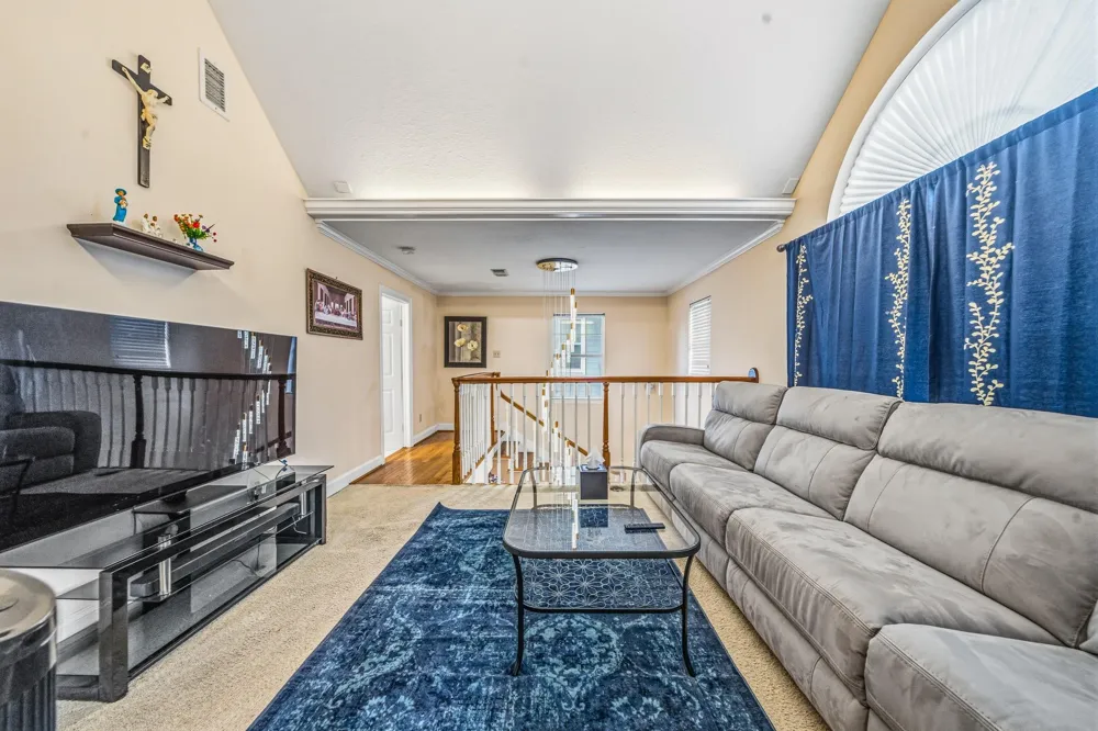 4401 Holt Street Bellaire, TX 77401