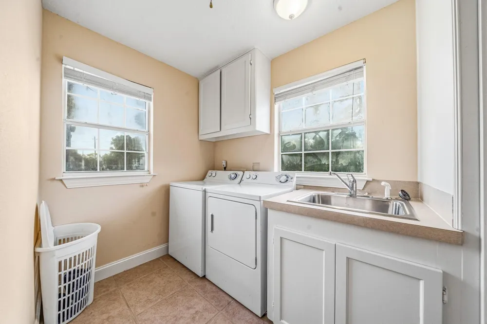 4401 Holt Street Bellaire, TX 77401