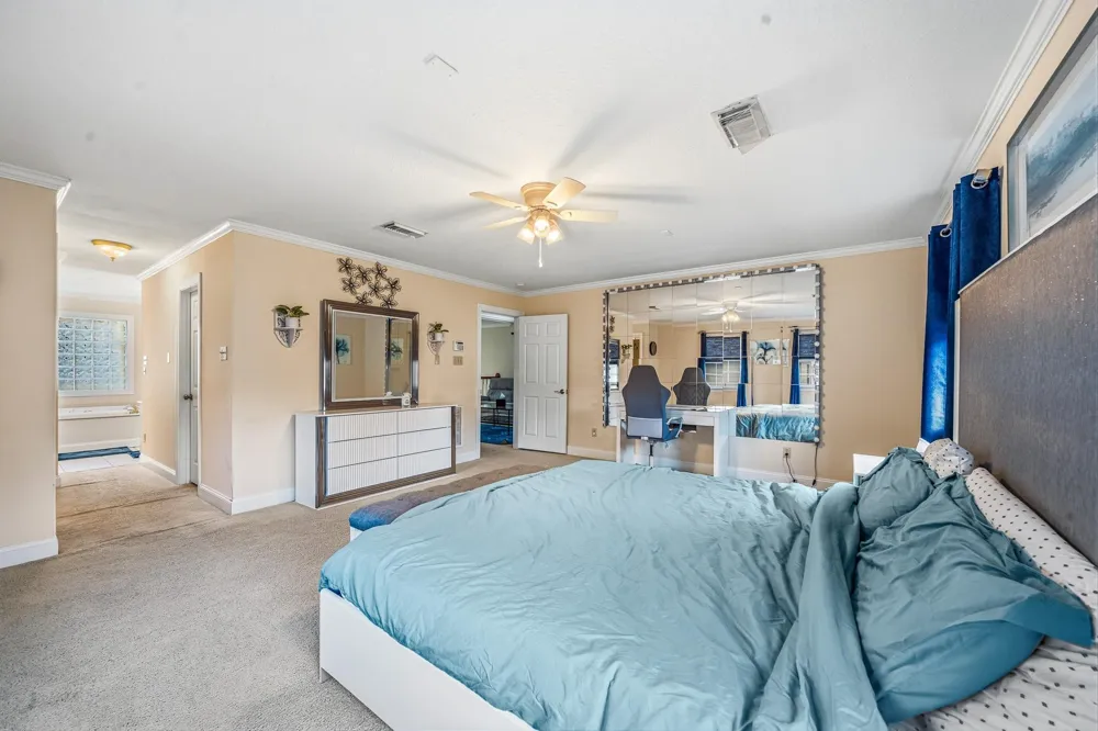 4401 Holt Street Bellaire, TX 77401
