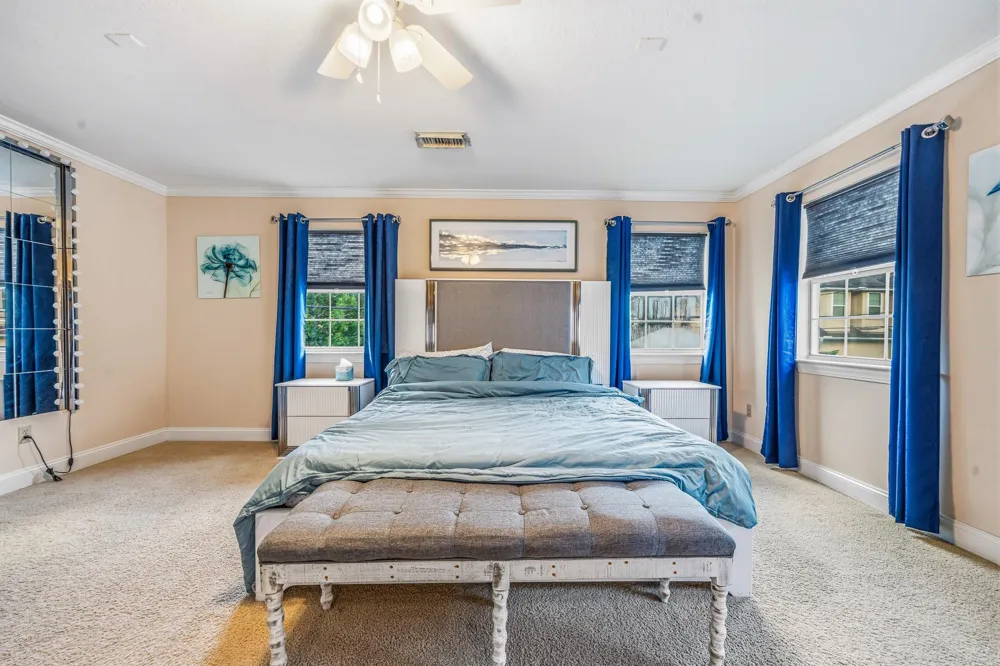 4401 Holt Street Bellaire, TX 77401