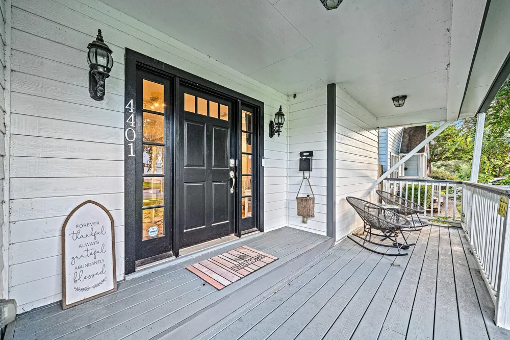 4401 Holt Street Bellaire, TX 77401