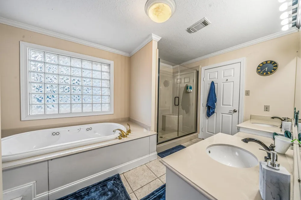 4401 Holt Street Bellaire, TX 77401