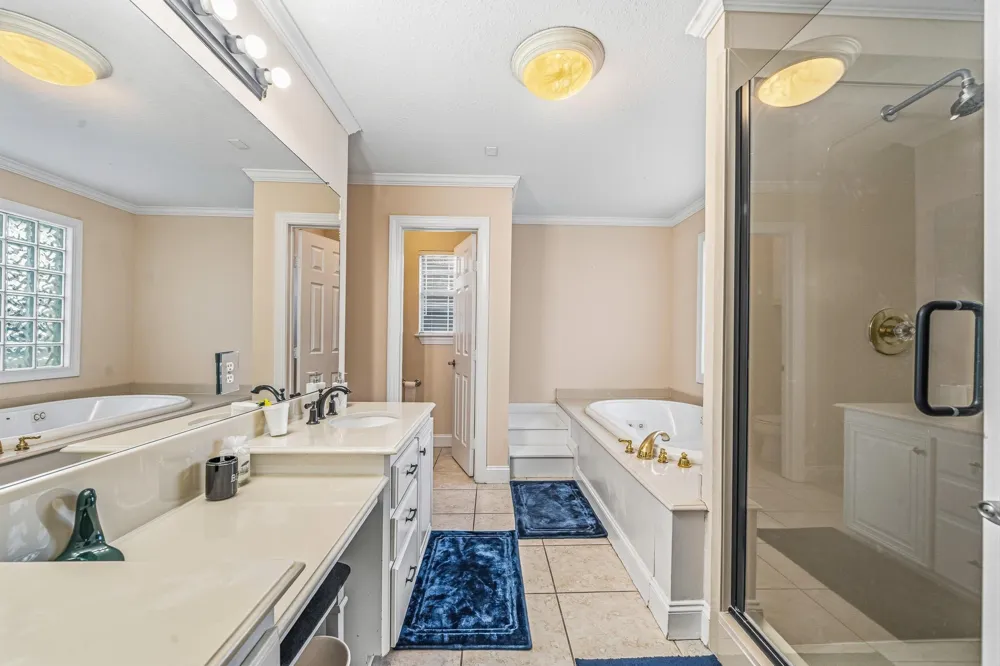 4401 Holt Street Bellaire, TX 77401