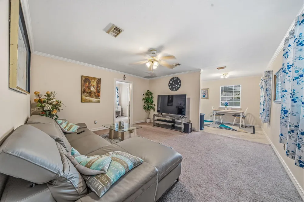 4401 Holt Street Bellaire, TX 77401