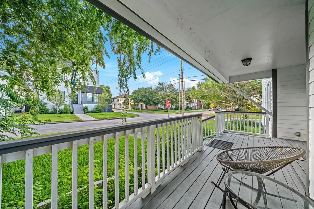 4401 Holt Street Bellaire, TX 77401